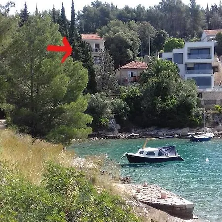 Aquamare**** * Vela Luka